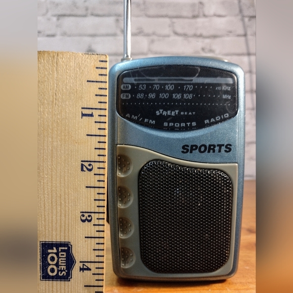 VTG 90's Street Beat AM/FM Sports Radio 2-Way Sound Model PR-35M Works Great - Picture 5 of 5